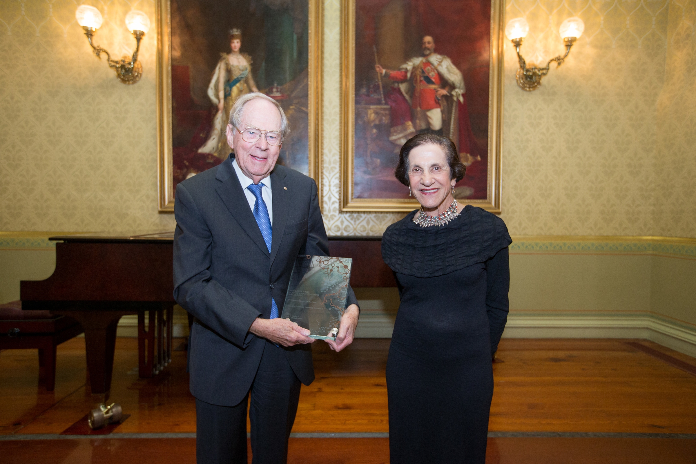 Newcastle pioneer in lucrative mineral processing technology named 2013 NSW Scientist of the Year